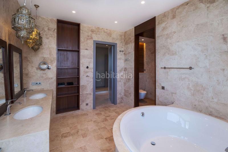 Foto 4f24c73c-94e4-48d1-8166-1d7a602d50fb. Chalet avec piscine dans Guadalmina Baja Marbella