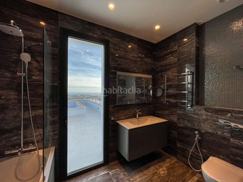 Foto afbeb20f-e80a-4ea3-a42f-aa3edf280f72. Chalet avec piscine dans Guadalmina Baja Marbella