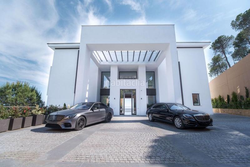 Foto f90d9bfe-b4f6-43d8-bd87-ebb9a81047d8. Chalet avec piscine dans Guadalmina Baja Marbella