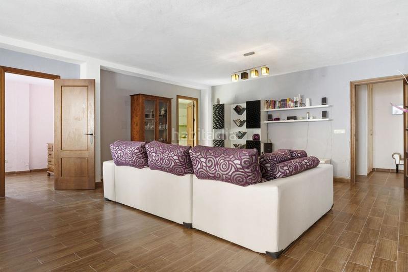 Foto c76a23ee-57ba-4a76-9b74-5a25184767ec. Chalet en Centro Estepona
