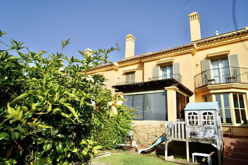 Foto 3d43be0d-e69f-43b5-a2c5-dab2e472e588. Miete haus mit heizung pool in Sotogrande alto Sotogrande