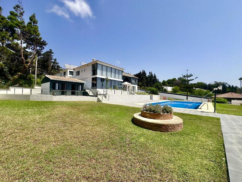 Foto d5b6b766-e71d-4953-88ea-d53a156b0d21. Chalet en El Faro de Calaburra - Chaparral Mijas