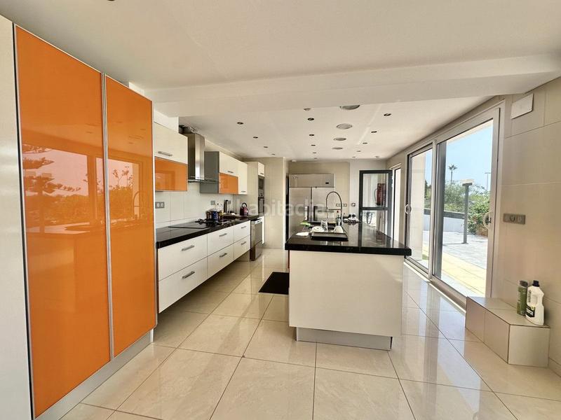 Foto 962d2796-8278-4c2c-b031-77c7f7b5acbe. Chalet con riscaldamento piscina in El Faro de Calaburra - Chaparral Mijas