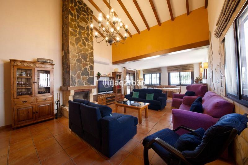 Foto 2e47e9c5-e8fd-422d-8e12-a627520f76d0. Chalet mit pool in altos de Estepona Estepona