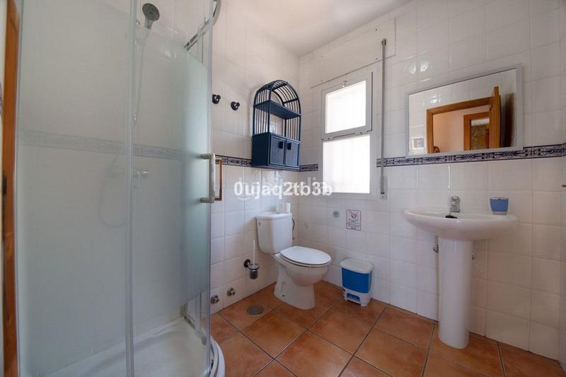 Foto b31db613-0939-4969-9152-fce8f4a7800c. Chalet mit pool in altos de Estepona Estepona