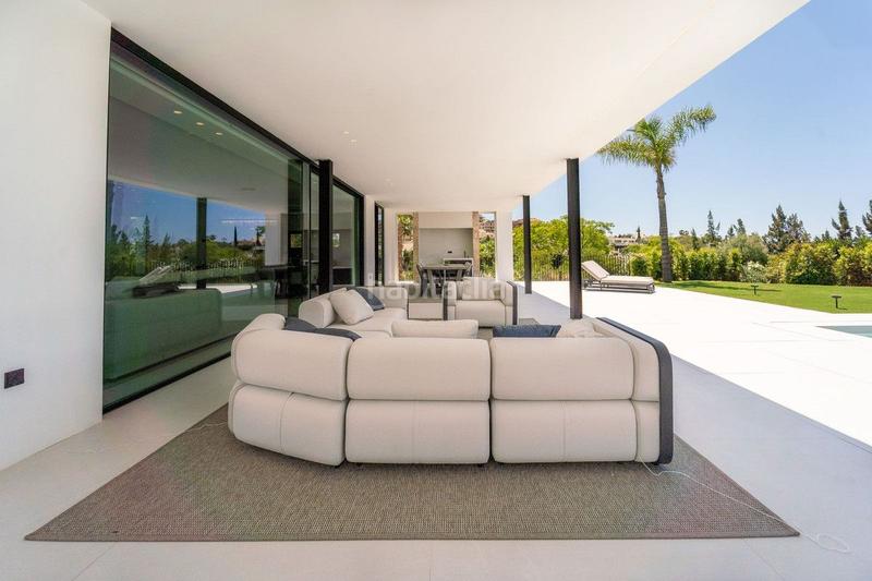 Foto bef55c7b-3b75-4f3d-8ed5-59595f79b958. Chalet en Los Naranjos Marbella