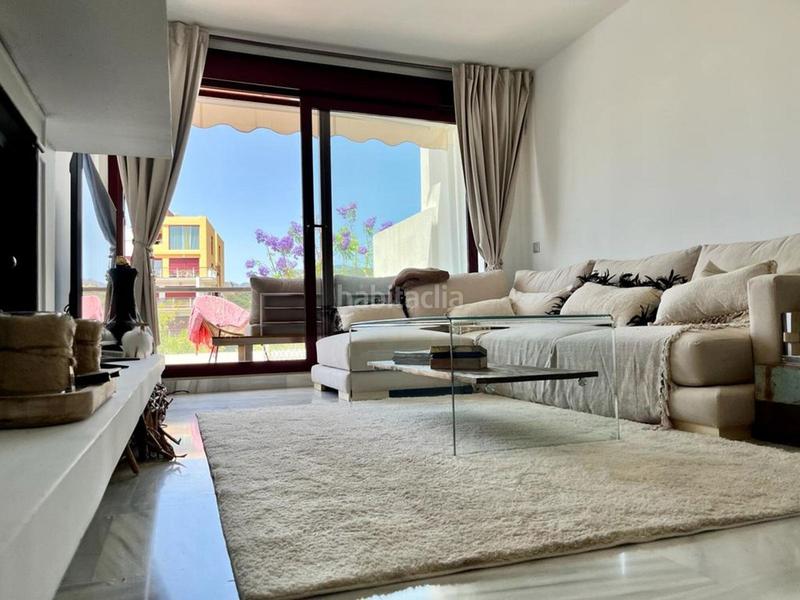 Foto fd3331af-4f36-48c9-a58f-ab9bc37dafa0. Penthouse with parking pool in Los Flamingos Benahavís
