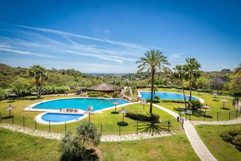 Foto 1763cd1d-d4a9-4a22-a8ab-db6039171a7a. Àtic amb aparcament piscina a Los Flamingos Benahavís