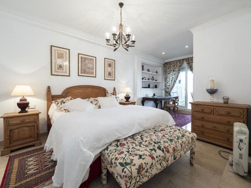 Foto 535a8721-c558-4e60-8a7f-c75533bedfe2. Apartment with pool in Puerto Banús Marbella