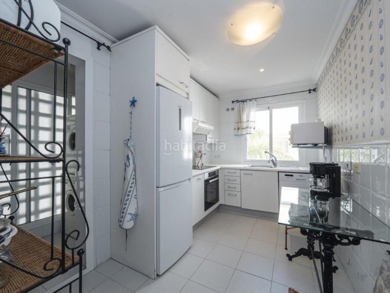 Foto c2c7972b-7a7f-473b-9fcf-5740c4f74644. Apartment with pool in Puerto Banús Marbella