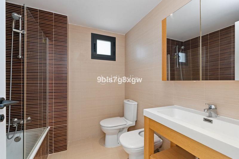 Foto 2393a54a-9904-49d3-859d-2ec8b54d19fc. Apartament amb calefacció piscina a Centro Estepona