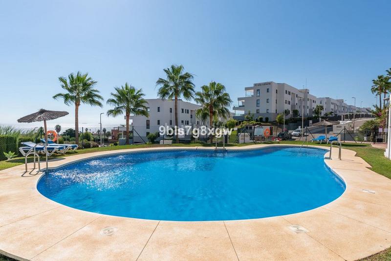 Foto 812caeef-a186-4877-a6be-957fb8704a9d. Apartment with heating pool in Centro Estepona