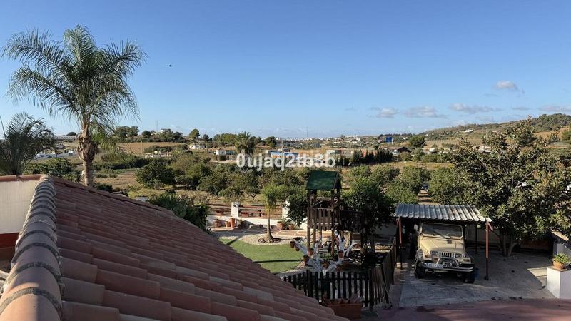 Foto a655ea8d-add5-4268-8a80-5bffc3bcbf87. Residential plot in Las Lomas Estepona
