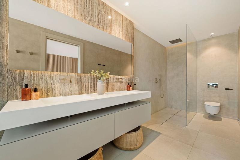 Foto 72e8e52a-8221-42c5-9741-d0eb28c590f1. Chalet con piscina in Nueva Andalucía centro Marbella