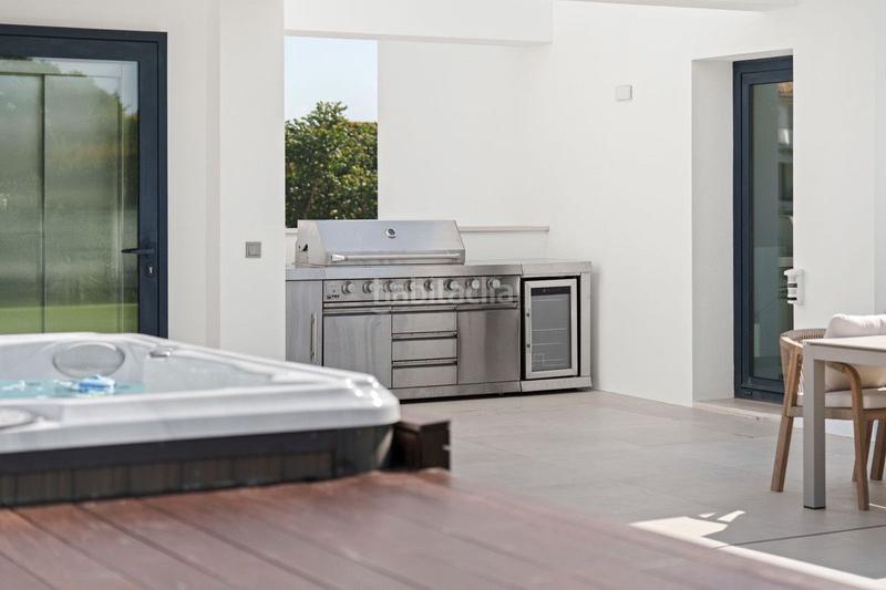 Foto eb511987-c3ae-4da0-a0ae-4725f4df22da. Chalet con piscina in Nueva Andalucía centro Marbella