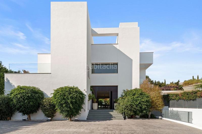 Foto ee71c07d-ff9f-48c2-b16a-e522d4f533d4. Chalet con piscina in Nueva Andalucía centro Marbella