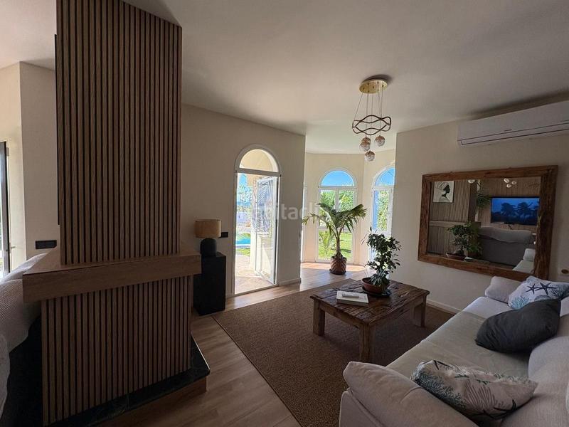 Foto 9943cc98-dd83-439f-b922-3670fc1c62a2. Chalet with pool in Santa María Marbella