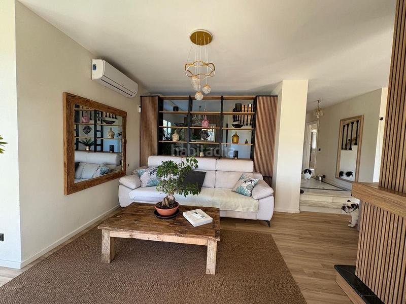 Foto d2518ee8-54e4-4542-b471-c2bc60eea725. Chalet con piscina in Santa María Marbella