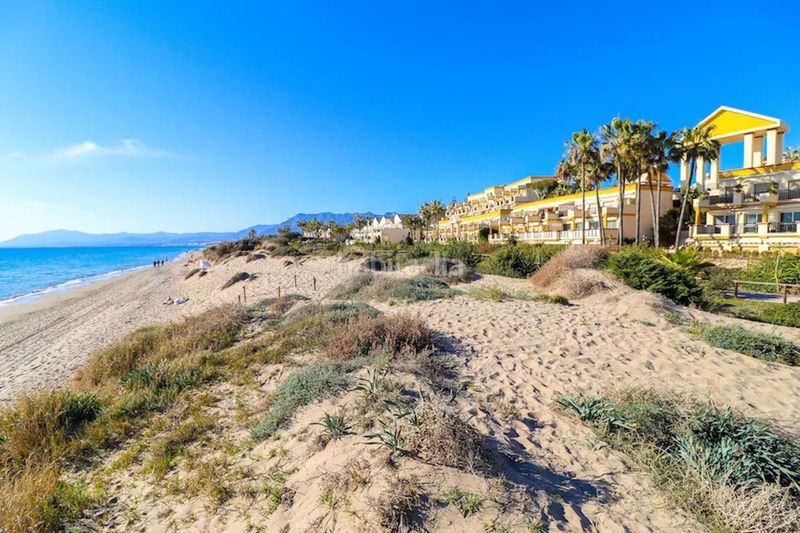 Foto fe2fd7d3-e008-4c81-9690-fb333f58de33. Apartament a Elviria Marbella