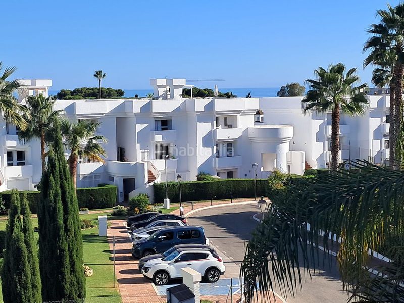 Foto 6fe35983-c85c-4c26-90b1-d71dde26ef3a. Casa amb piscina a El Velerín Estepona