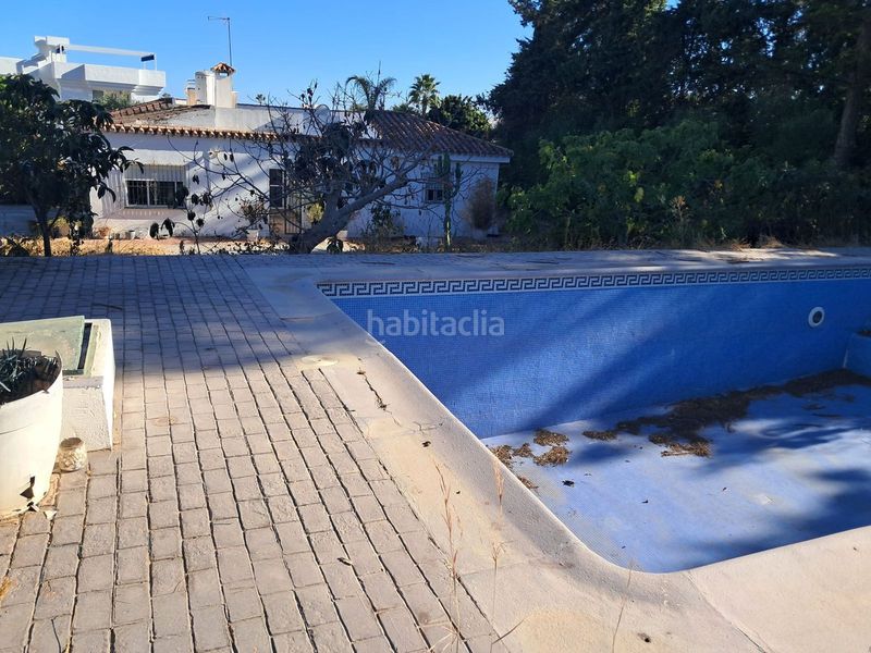 Foto c4da2cf5-4926-4125-888b-002dc5096a10. Casa amb piscina a El Velerín Estepona
