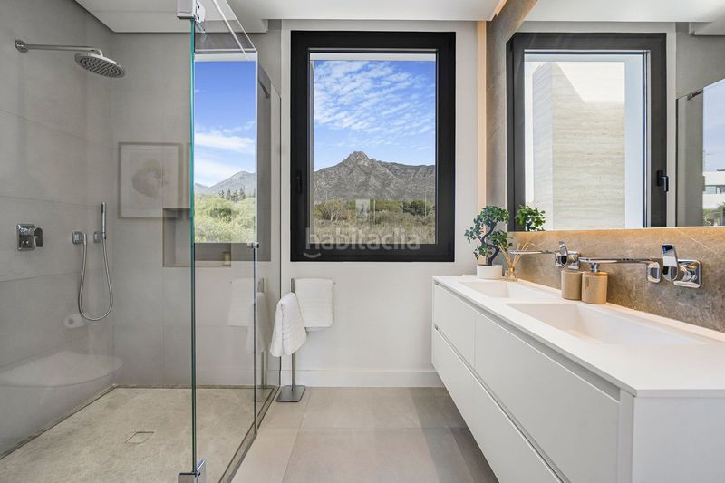 Foto e721f064-ddd1-466c-982e-bd2e667af0e8. Casa amb aparcament piscina a Guadalmina Baja Marbella