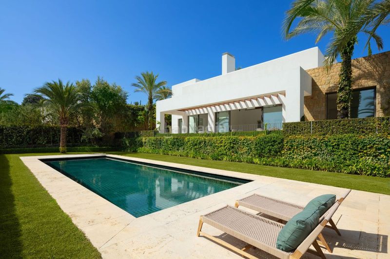 Foto c2d71547-7a53-4611-938c-8355ce3e85c7. Casa amb piscina a bahía de Casares Casares
