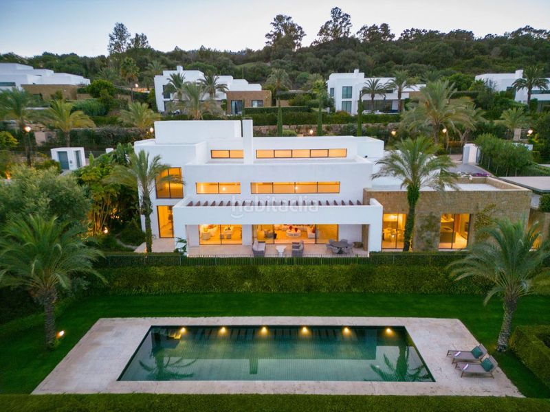 Foto f26f54aa-6a1e-40cf-b332-0b18f6948cd5. Casa amb piscina a bahía de Casares Casares