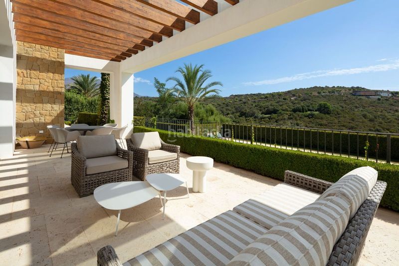 Foto fc1245b6-0f15-4b05-a41a-2a2383371178. Casa amb piscina a bahía de Casares Casares