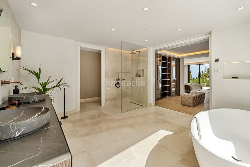 Foto 13911df7-c826-4128-ab17-51510b2cf844. Casa amb aparcament piscina a Guadalmina Baja Marbella