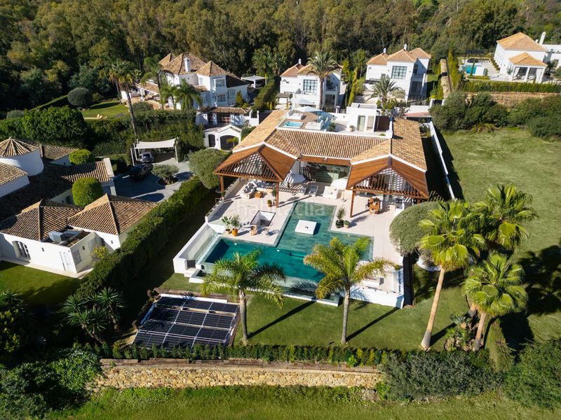 Foto 76db2cb9-7fee-4353-be2b-2114f01638c3. Casa amb piscina a Los Naranjos Marbella