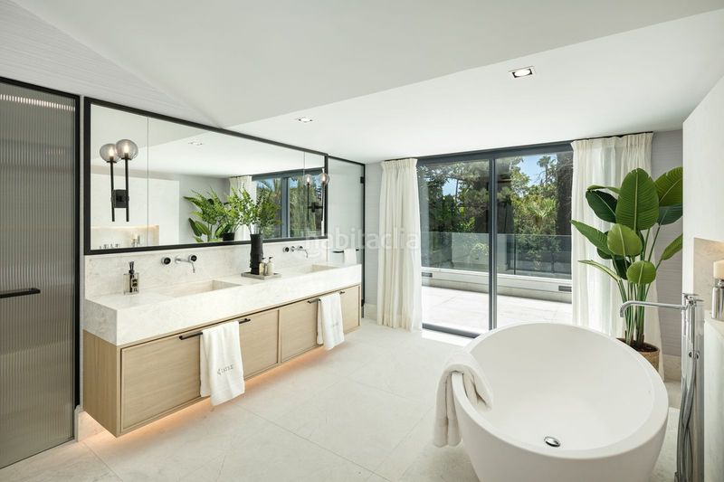 Foto b91cffad-180a-47bb-a730-895999661cd7. Casa amb aparcament piscina a Los Naranjos Marbella