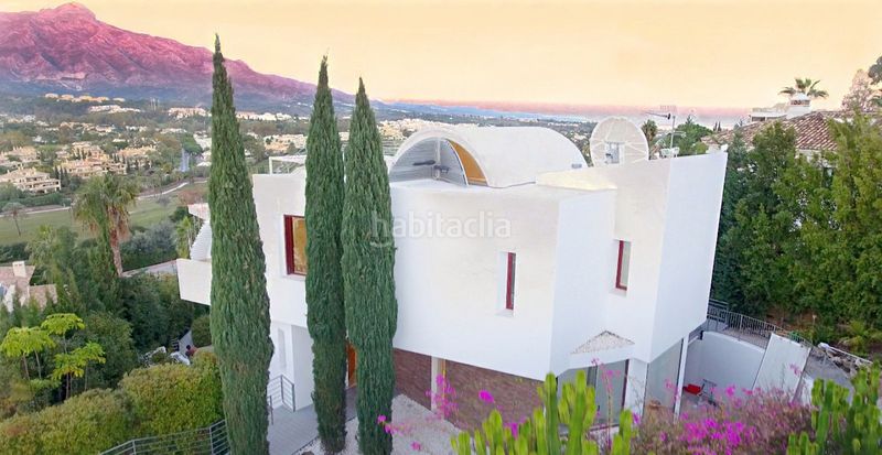 Foto a6f84126-fd3d-4bee-93bf-3f9efee198bd. Casa amb aparcament piscina a Los Naranjos Marbella