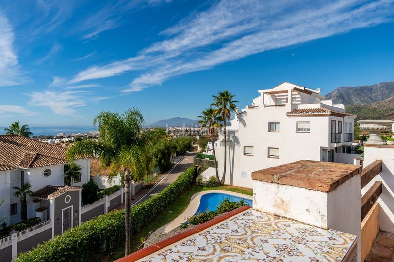Foto 164636ec-d210-45ec-8953-0a620097a1ad. Casa adossada amb aparcament a Las Lomas de Río Verde Marbella