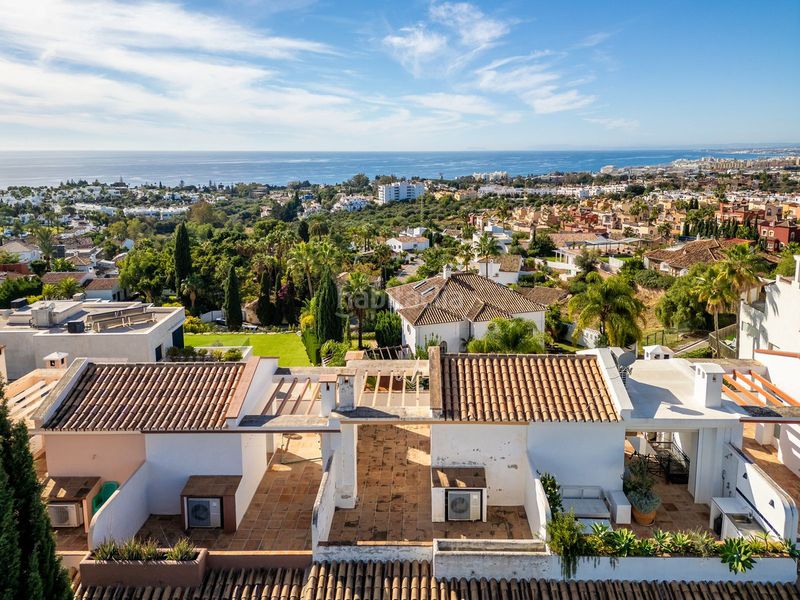 Foto 3ac61d99-053e-4991-8466-45b89621e99d. Casa adossada amb aparcament a Las Lomas de Río Verde Marbella