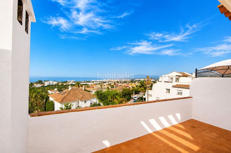 Foto 76ffc33e-731d-4dba-9df8-d7367dd32ba2. Casa adossada amb aparcament a Las Lomas de Río Verde Marbella