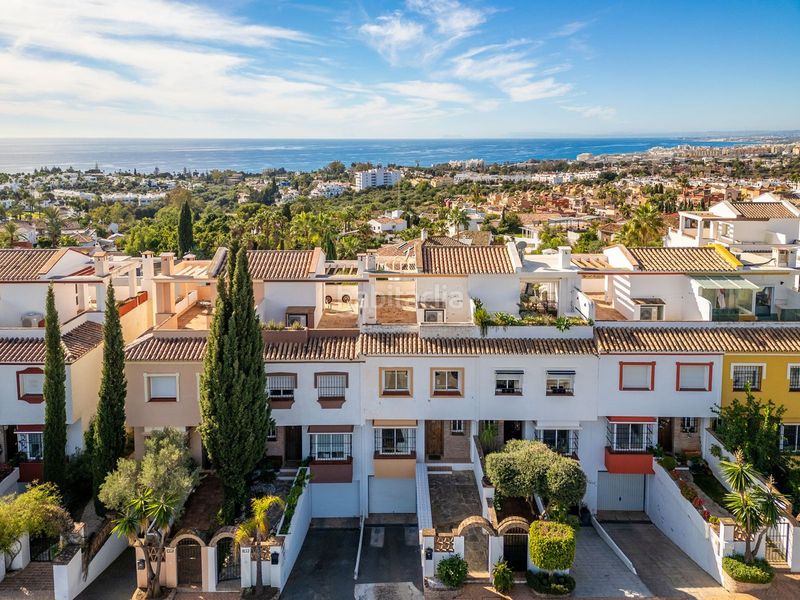 Foto e2bab1e2-1801-4deb-baa8-609601791eba. Casa adossada amb aparcament a Las Lomas de Río Verde Marbella