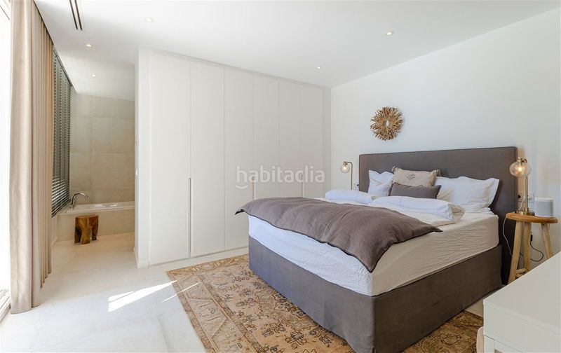 Foto b8c0b3fa-aa3b-4d7f-9a1d-9e62eac93f9f. Casa amb aparcament piscina a Calahonda Mijas