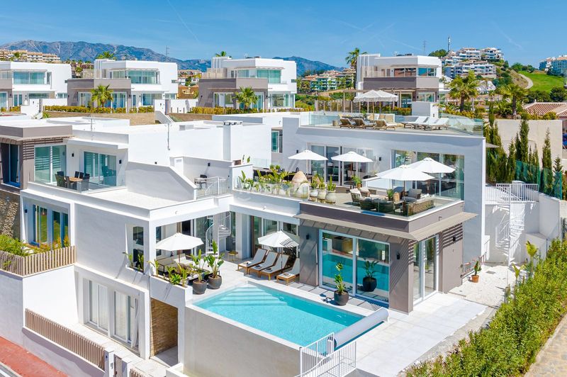 Foto ec06cb0f-627c-403c-8991-c0c9df433f53. Casa amb aparcament piscina a Calahonda Mijas