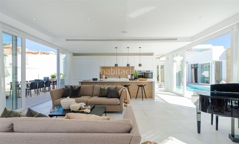 Foto fedd54ab-0b8f-4153-8852-bb0c8a6e9f40. Casa amb aparcament piscina a Calahonda Mijas