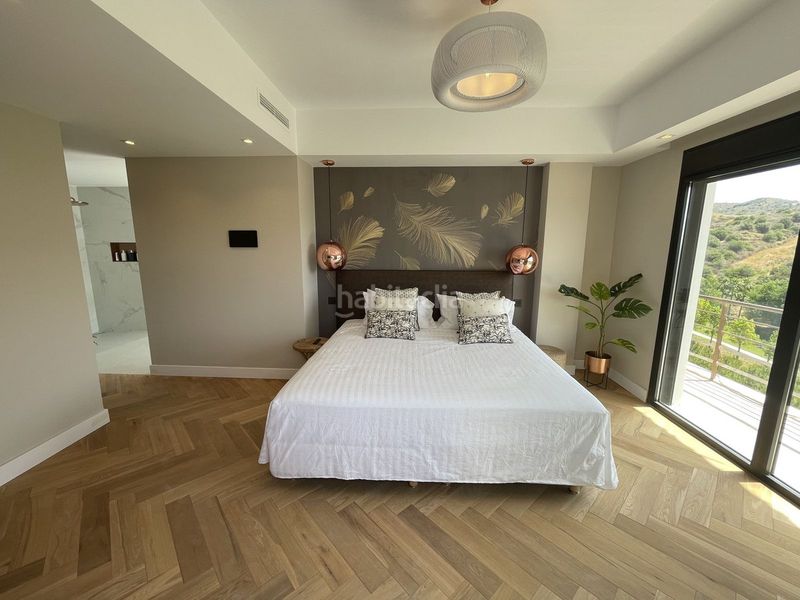 Foto 4eda997a-922e-46b7-8647-5ca114977f42. Casa amb aparcament piscina a Elviria Marbella