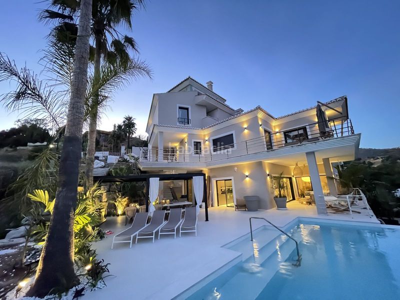 Foto 8804709f-7257-463a-90bb-11b1d84b9f83. Casa amb aparcament piscina a Elviria Marbella