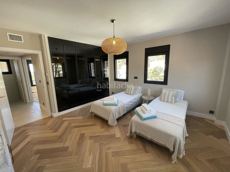 Foto b51cbd6e-97bd-497b-a208-a61611f5d877. Casa amb aparcament piscina a Elviria Marbella
