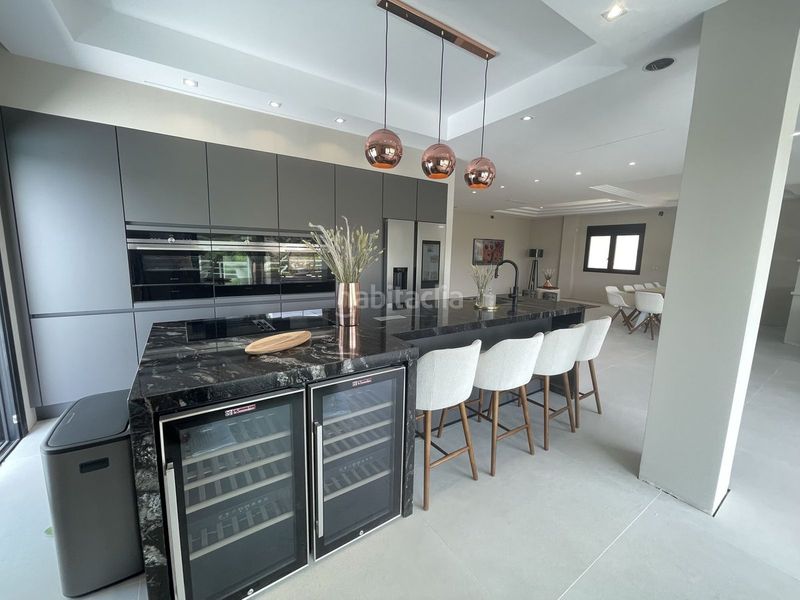Foto c1b29b67-c021-4804-9097-6b0a6236973f. Casa amb aparcament piscina a Elviria Marbella