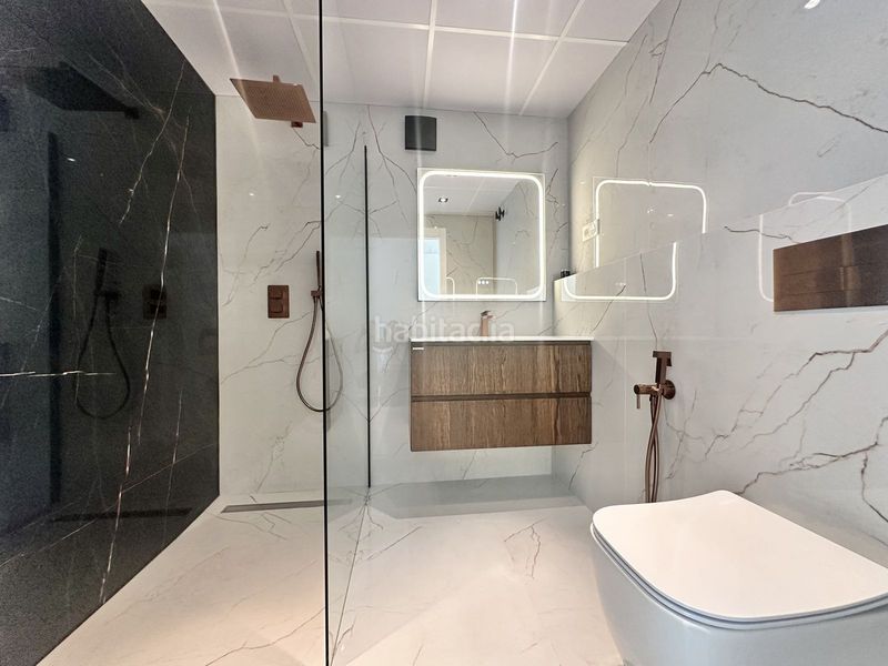 Foto 1d5f3f2a-d683-48f4-86dc-b1f7e2e4b229. Apartament amb aparcament a Las Brisas Marbella