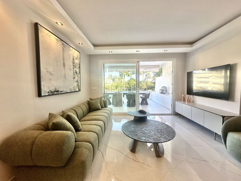 Foto a0b77d60-08d5-4b7b-a423-dc750b5ccc94. Apartament amb aparcament a Las Brisas Marbella