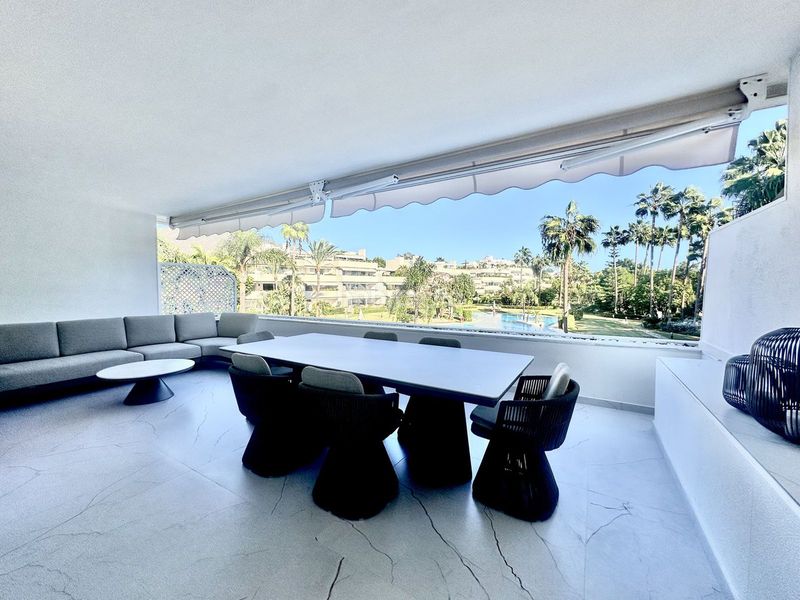 Foto bcce54b1-33d7-4088-9430-1024b8783951. Apartament amb aparcament a Las Brisas Marbella