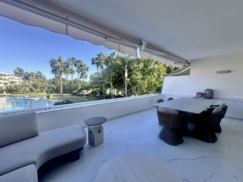 Foto d1a60207-d341-41c8-b1ba-e956d052c1e3. Apartament amb aparcament a Las Brisas Marbella