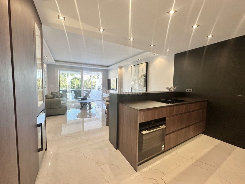 Foto d9a02208-055e-47e2-b97b-481704524ae0. Apartament amb aparcament a Las Brisas Marbella