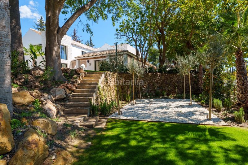 Foto f0a9b35e-d643-4b21-8f79-0a51f424cc8a. Casa en Las Brisas Marbella